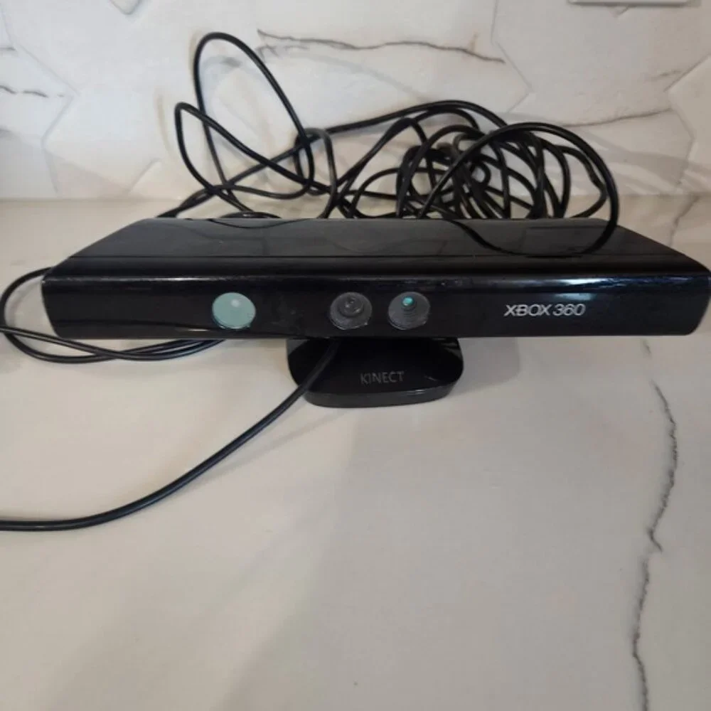 Microsoft Xbox 360 Kinect‎ Sensor and Controller Bundle
